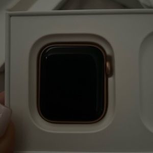 Apple Watch SE Rose Gold